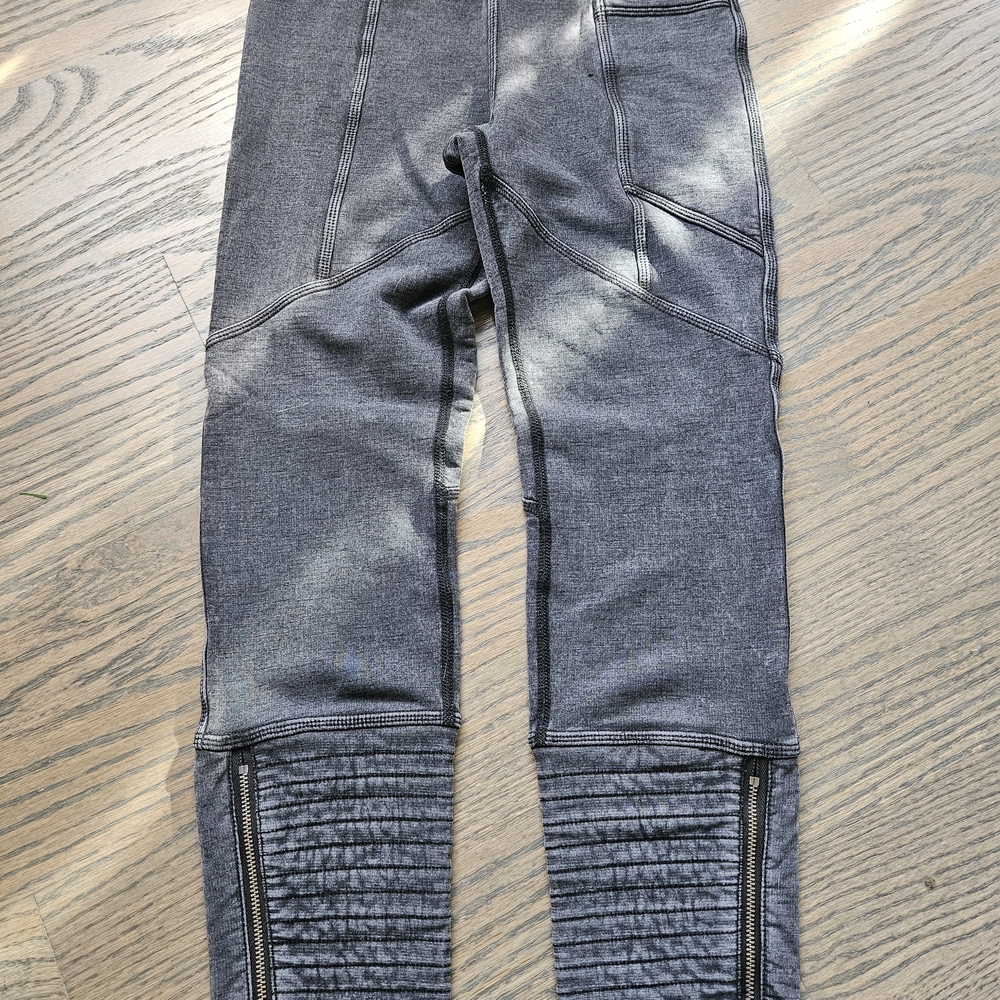 Gray Performance Leggings with Ribbed Knee Panels